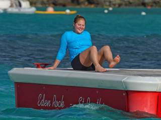 Amy Schumer feet photo thumbnail