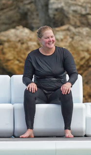 Amy Schumer feet photo thumbnail