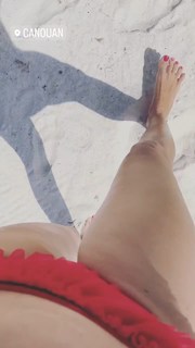 Caterina Balivo feet photo thumbnail