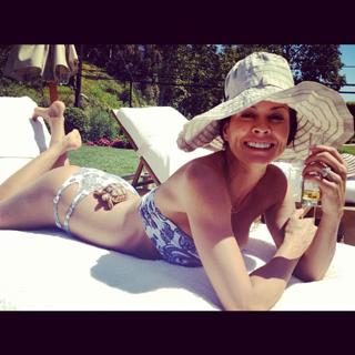 Brooke Burke feet photo thumbnail