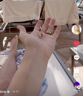 Justine Ezarik feet photo thumbnail