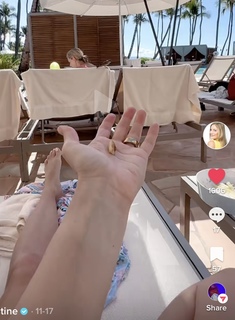 Justine Ezarik feet photo thumbnail