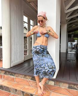 Rita Ora feet photo thumbnail