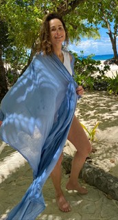 Minnie Driver feet photo thumbnail