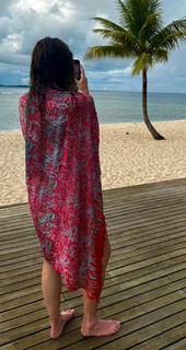 Minnie Driver feet photo thumbnail