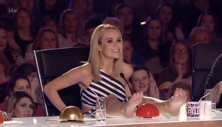Amanda Holden feet photo thumbnail