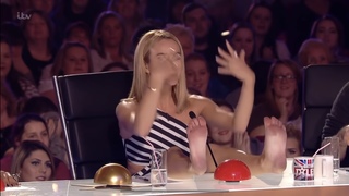 Amanda Holden feet photo thumbnail