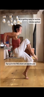 Brooke Burke feet photo thumbnail