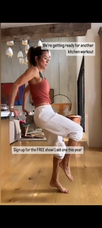 Brooke Burke feet photo thumbnail