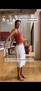 Brooke Burke feet photo thumbnail