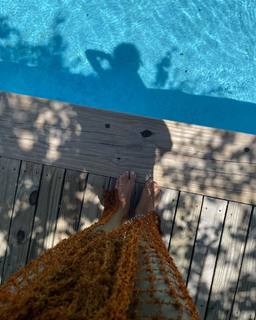 Isis Valverde feet photo thumbnail