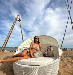 Zaira Nara feet photo thumbnail