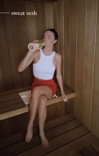 Miranda Kerr feet photo thumbnail