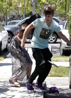 Selena Gomez feet photo thumbnail