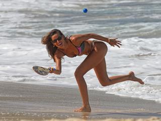 Izabel Goulart feet photo thumbnail