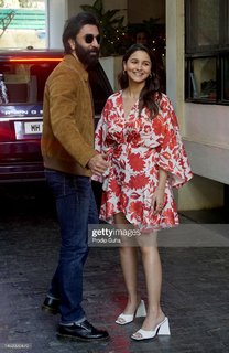 Alia Bhatt feet photo thumbnail
