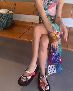 Rita Ora feet photo thumbnail
