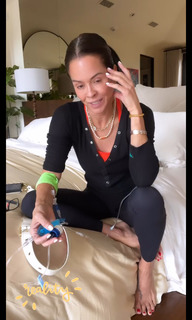 Brooke Burke feet photo thumbnail