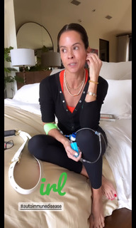 Brooke Burke feet photo thumbnail
