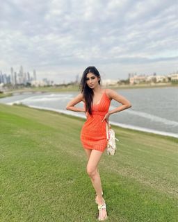 Mouni Roy feet photo thumbnail