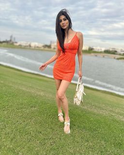Mouni Roy feet photo thumbnail