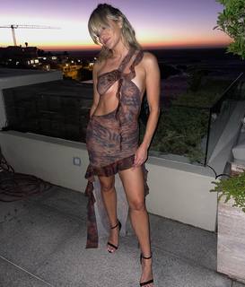 Ashley Roberts feet photo thumbnail