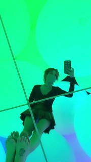 Halsey feet photo thumbnail