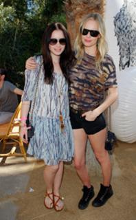Lily Collins feet photo thumbnail