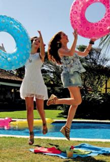 Giovanna Lancellotti feet photo thumbnail