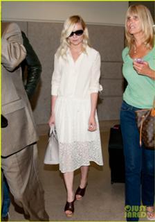 Kirsten Dunst feet photo thumbnail