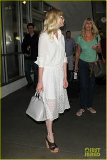 Kirsten Dunst feet photo thumbnail