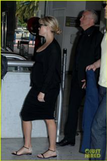 Reese Witherspoon feet photo thumbnail