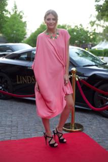 Mischa Barton feet photo thumbnail