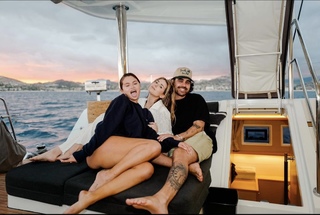 Selena Gomez feet photo thumbnail