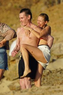 Naomi Watts feet photo thumbnail