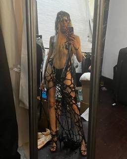 Cara Delevingne feet photo thumbnail