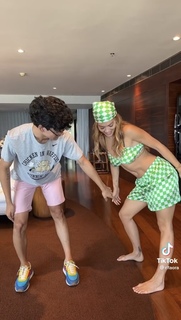 Rita Ora feet photo thumbnail
