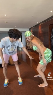 Rita Ora feet photo thumbnail