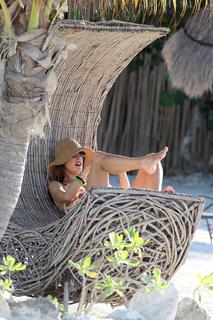 Alessandra Ambrosio feet photo thumbnail