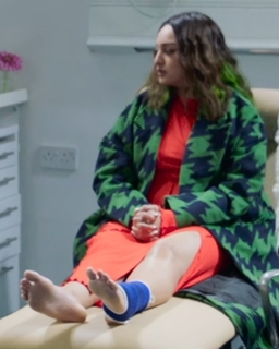 Sonakshi Sinha feet photo thumbnail