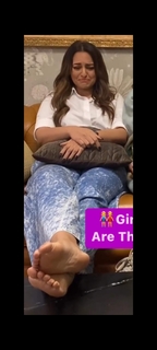 Sonakshi Sinha feet photo thumbnail