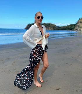 Molly Sims feet photo thumbnail