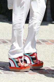 Kate Beckinsale feet photo thumbnail
