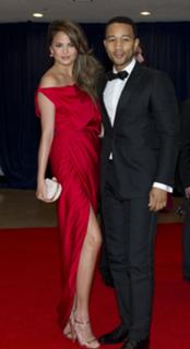 Chrissy Teigen feet photo thumbnail
