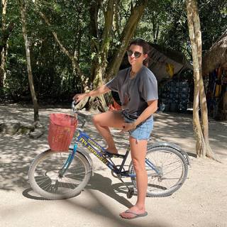 Danica Patrick feet photo thumbnail