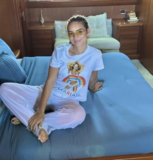Natalie Noel Mariduena feet photo thumbnail