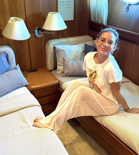 Natalie Noel Mariduena feet photo thumbnail