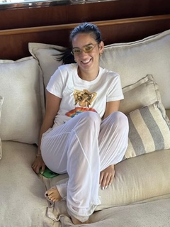 Natalie Noel Mariduena feet photo thumbnail