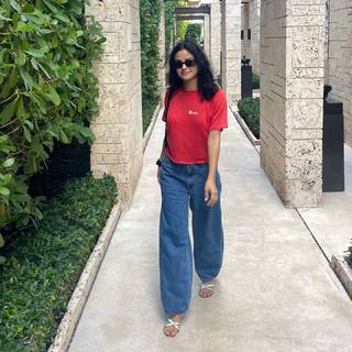 Camila Mendes feet photo thumbnail