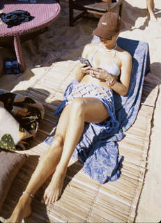 Isis Valverde feet photo thumbnail